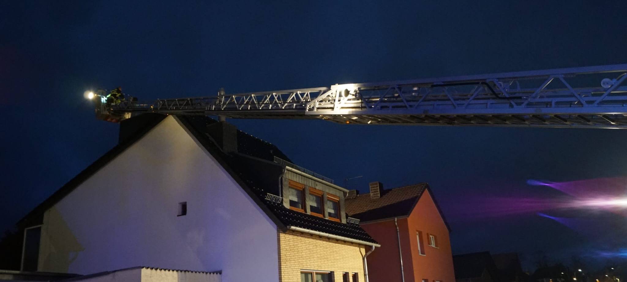 Feuerwehr Zülpich im Großeinsatz: Zwei Brände an einem Abend