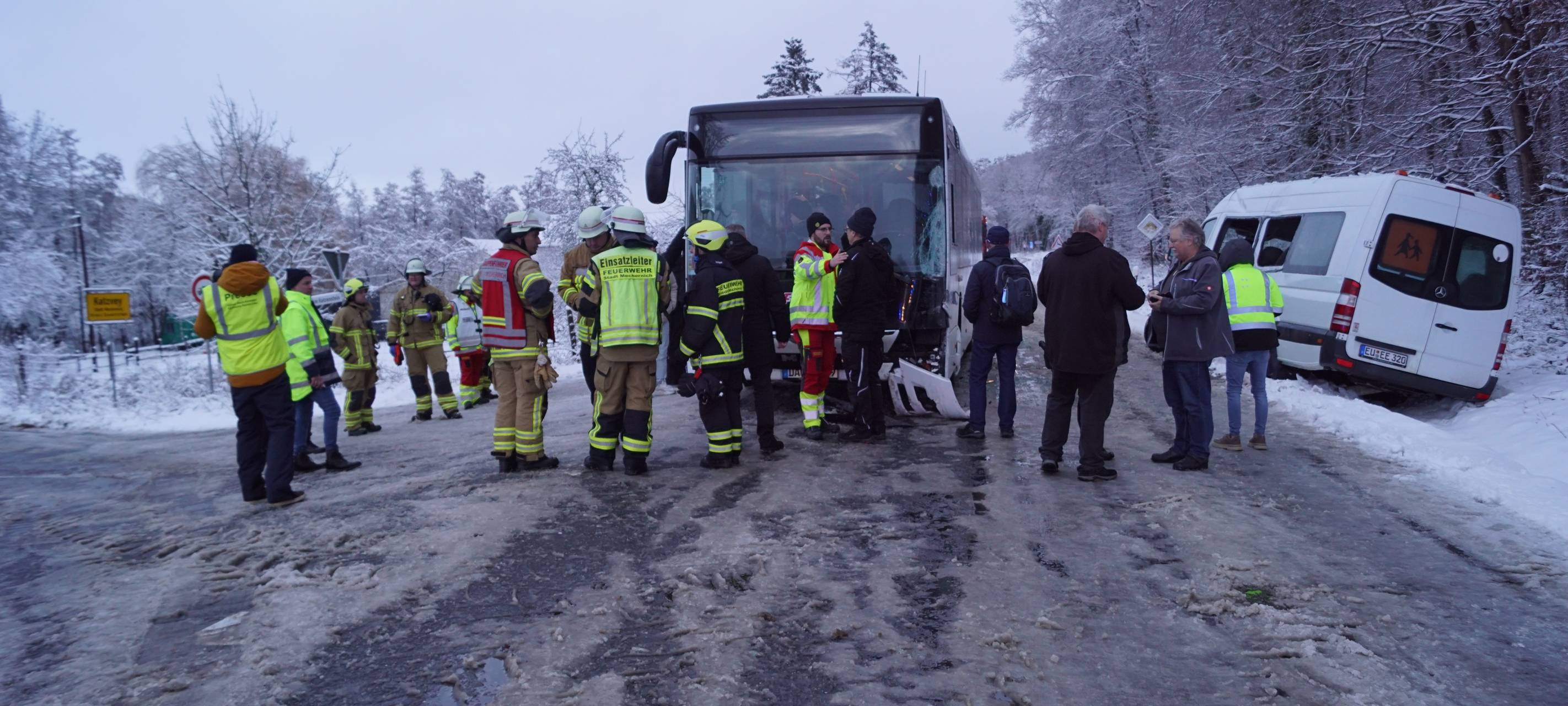 Wintereinbruch: Viel zu tun für Rettungskräfte