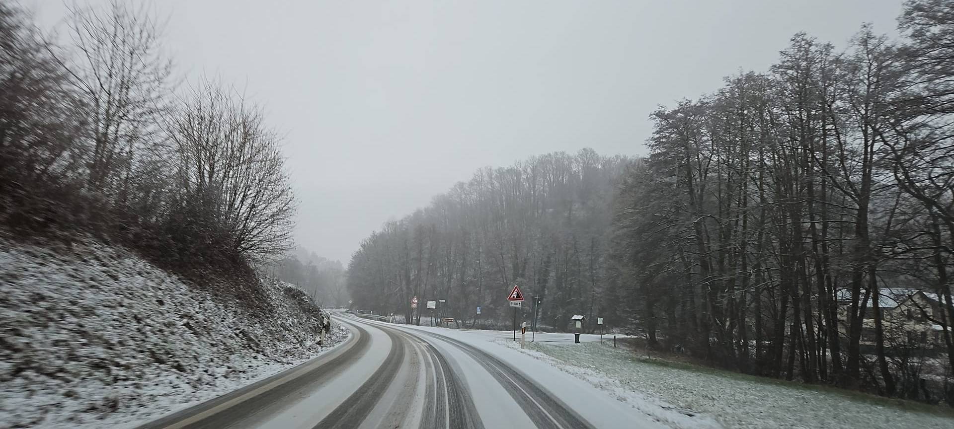 Polizei warnt vor glatten Straßen in der Eifel