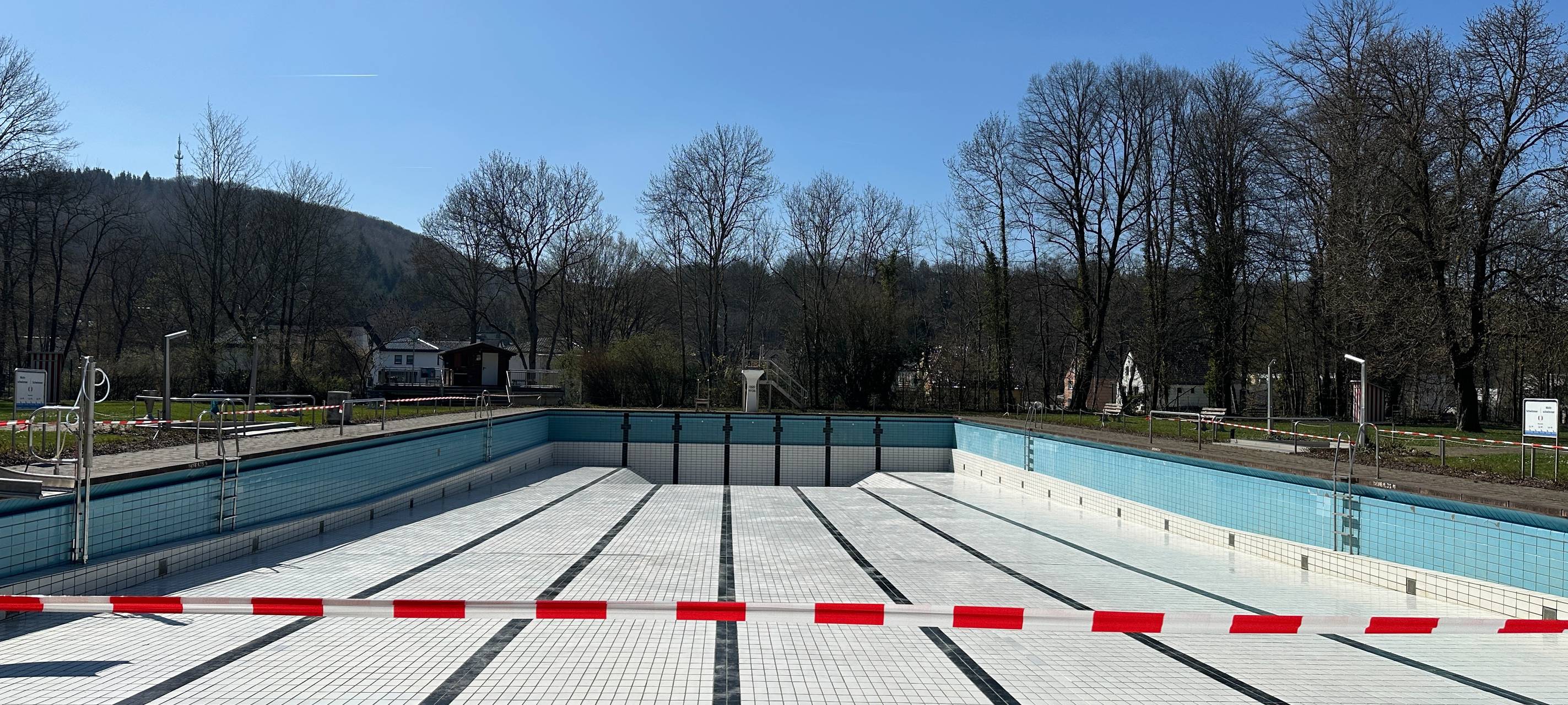 Viel Hilfe bei Putzaktion im Rosenbad