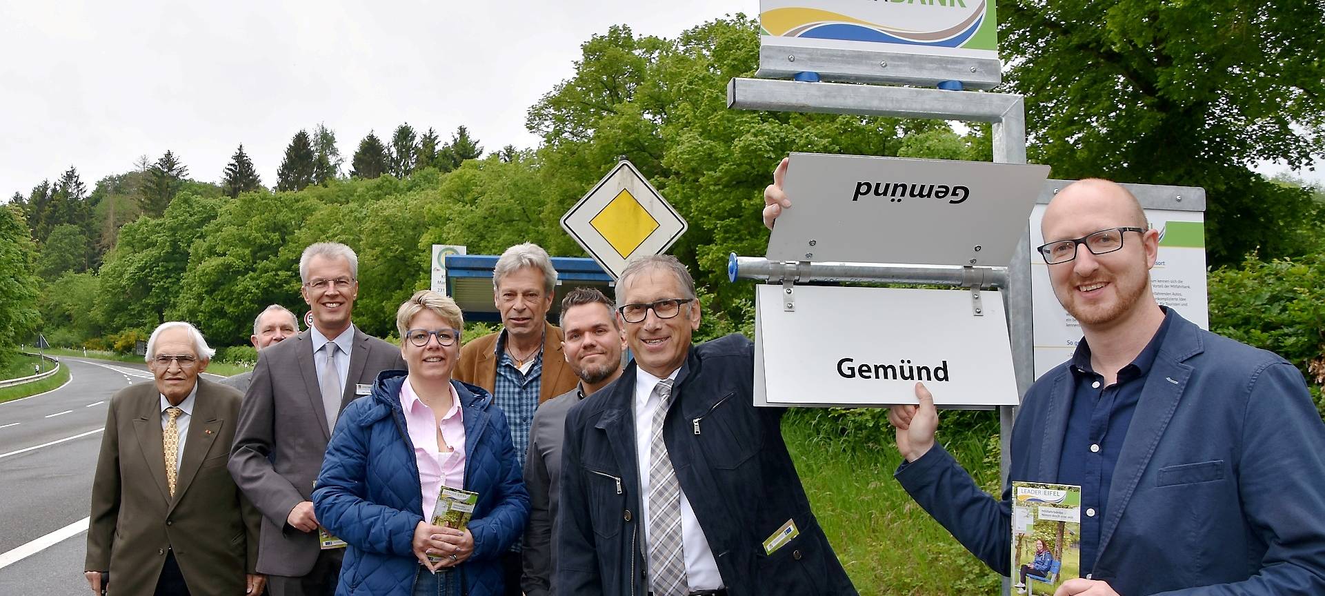 Mitfahrbänke für die Eifel