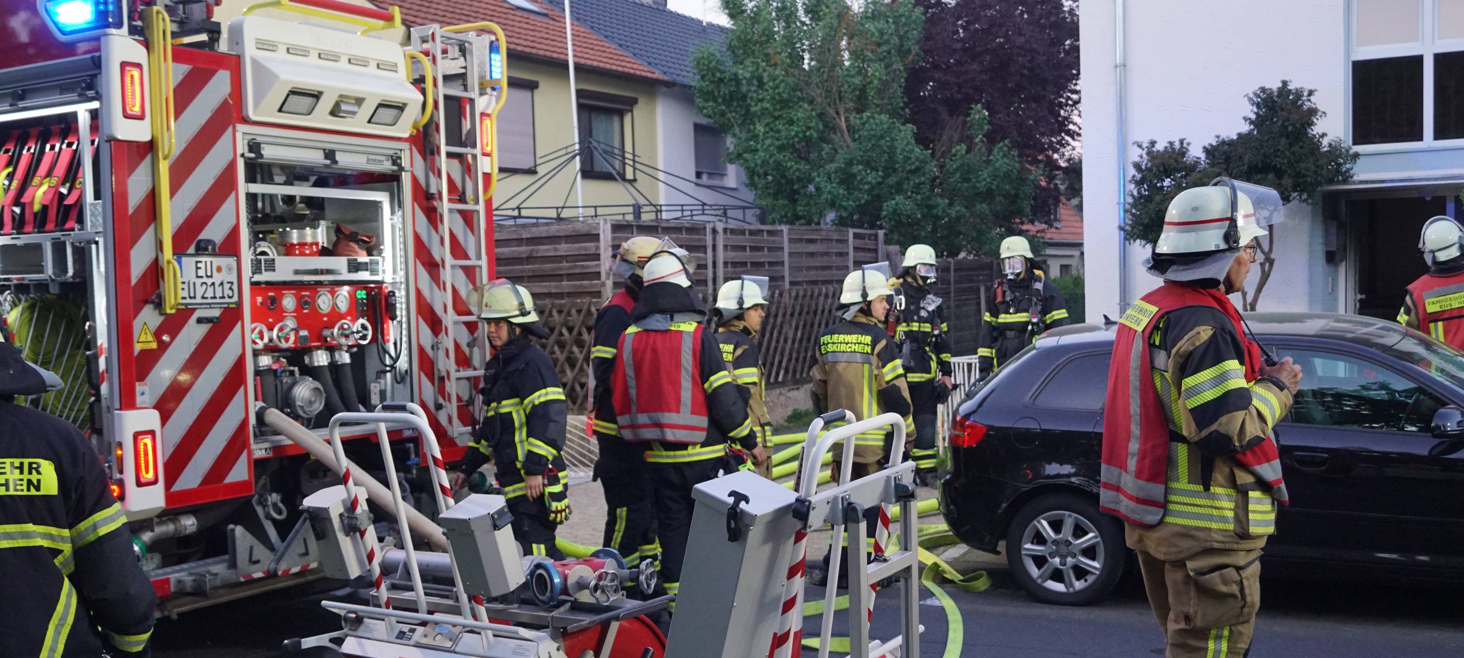 Feuerwehr rettet Bewohner bei Kellerbrand in Euskirchen