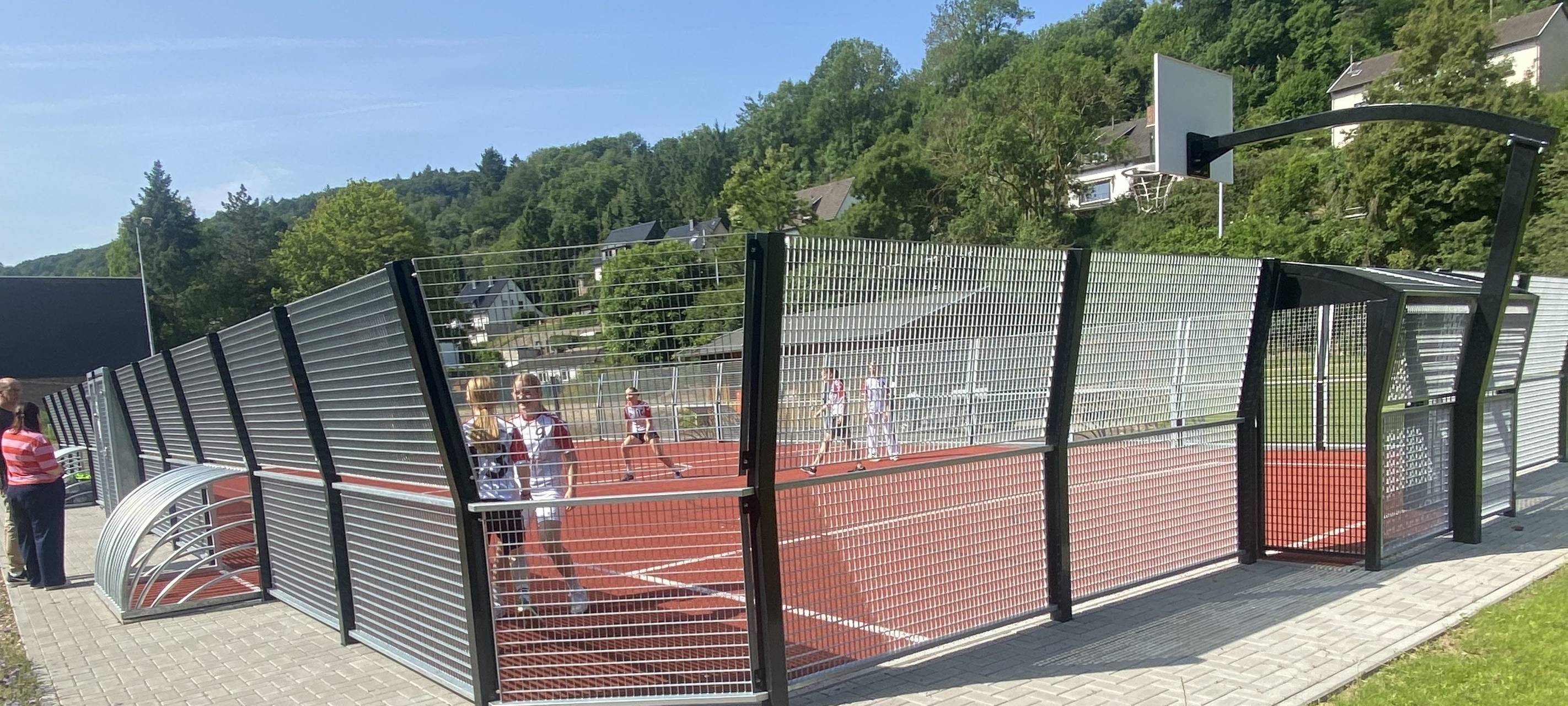Neuer Soccer-Court für das St.Angela Gymnasium