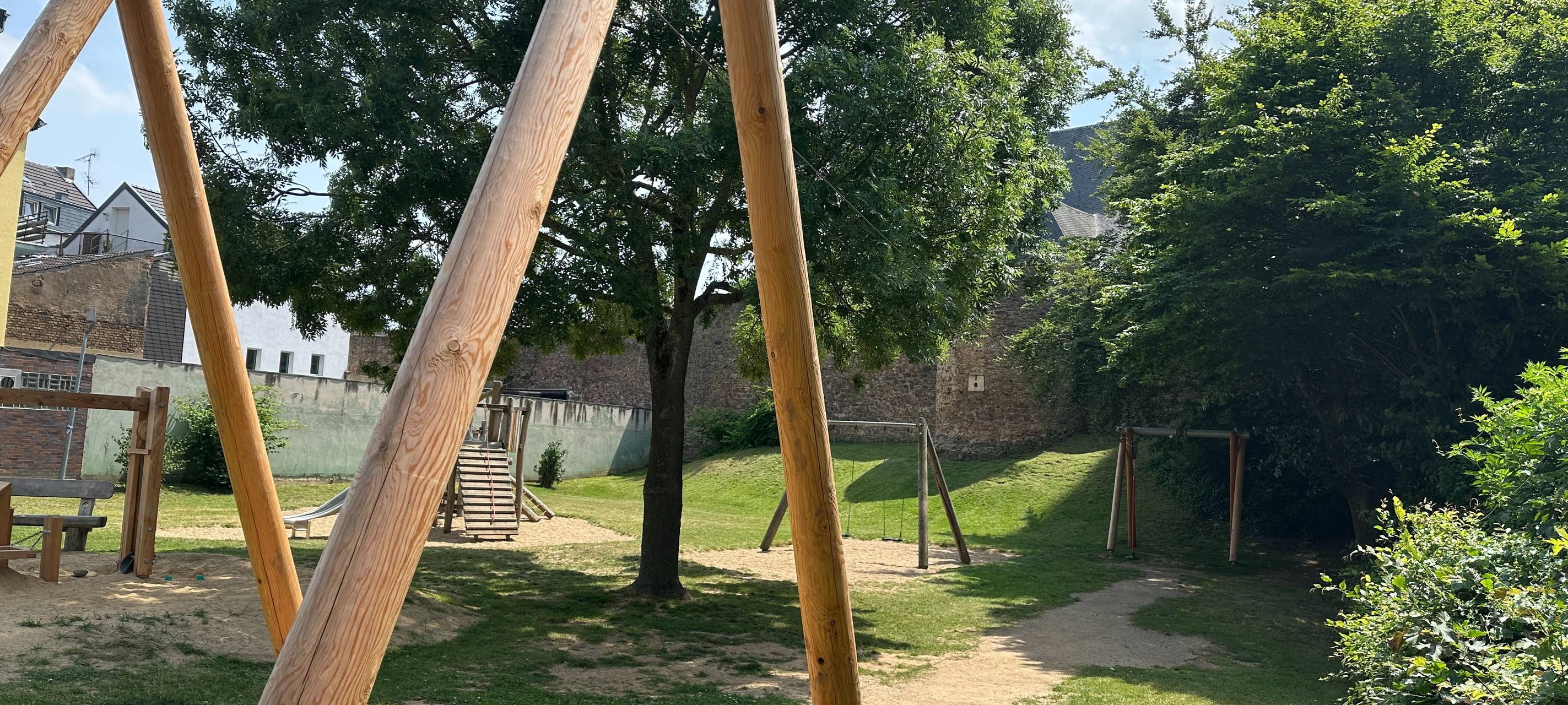 Seilbahn auf Spielplatz in Euskirchener City