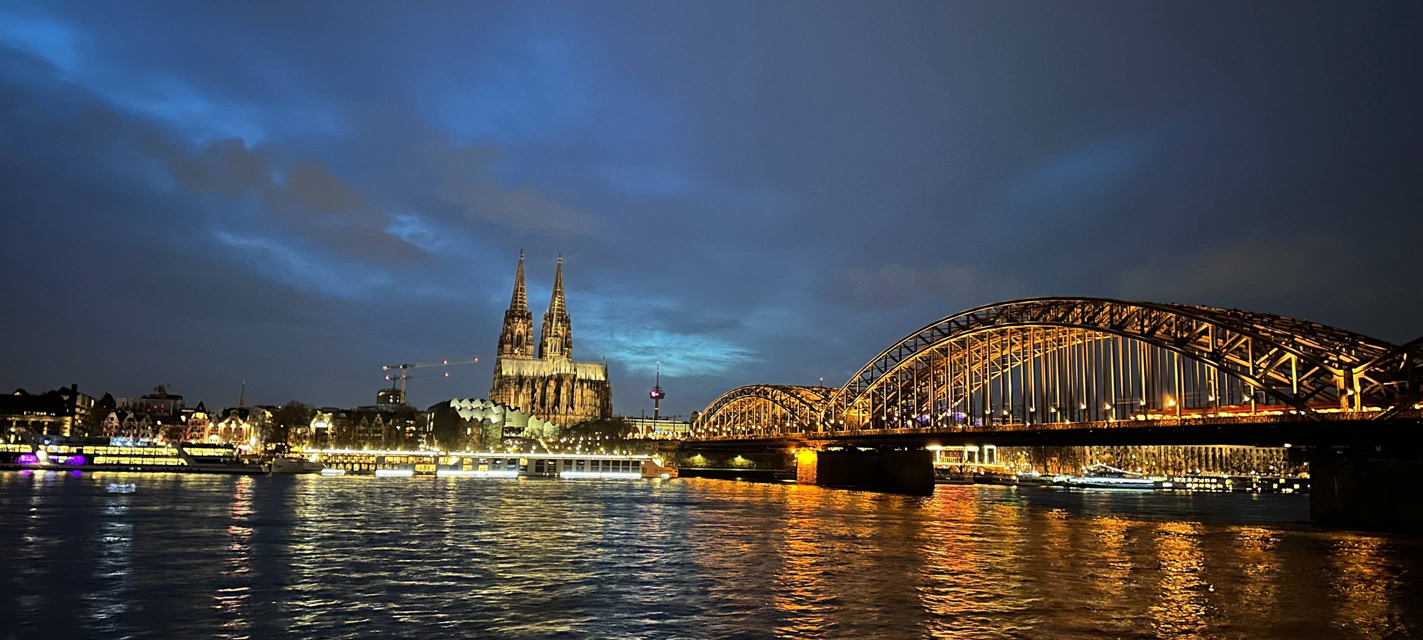 Schiff in Köln hatte ein Leck