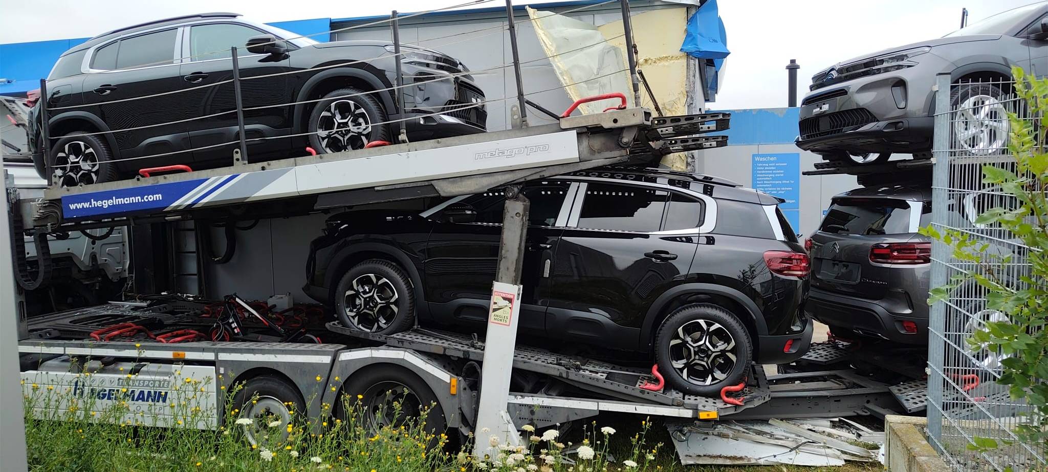 LKW kracht in Waschanlage in Zülpich