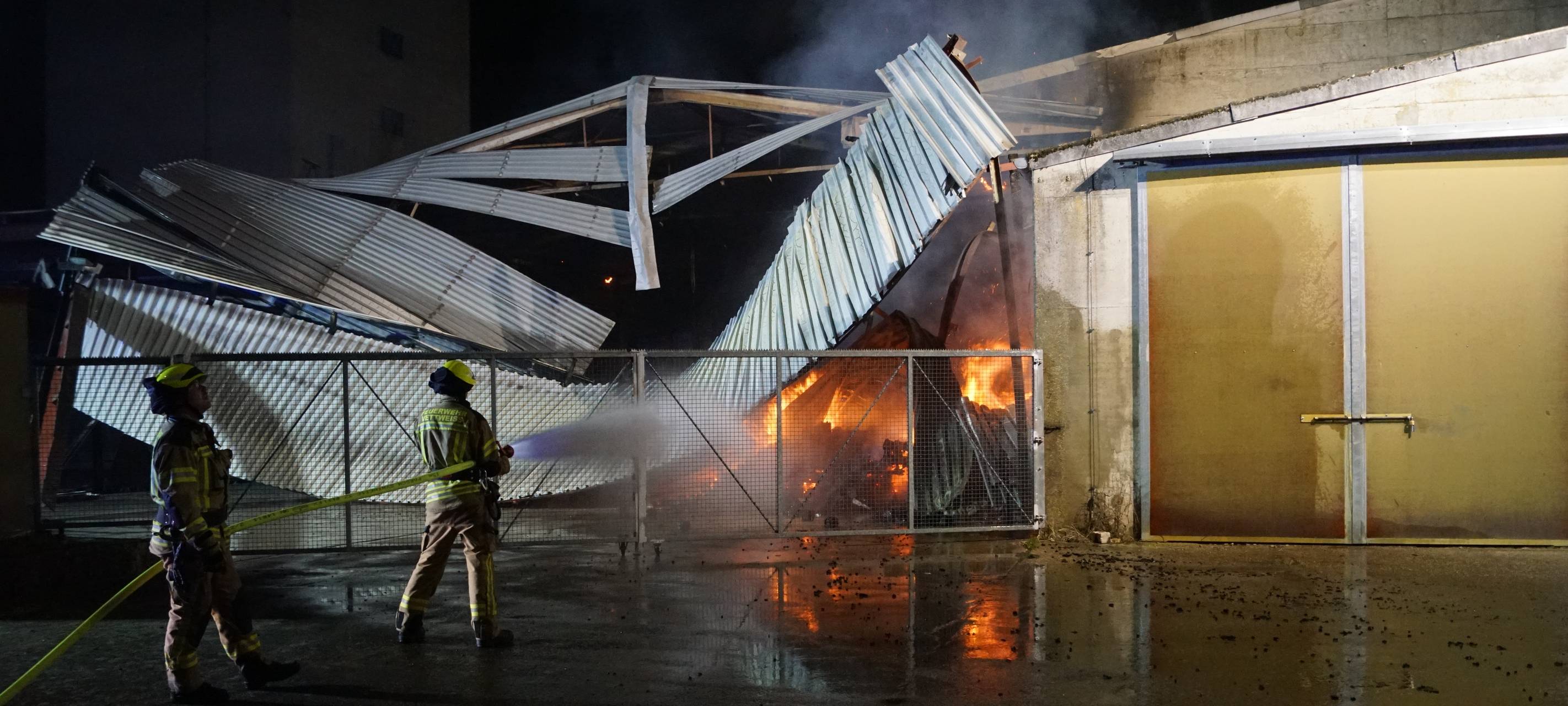 Brand bei Agrargenossenschaft in Vettweiß