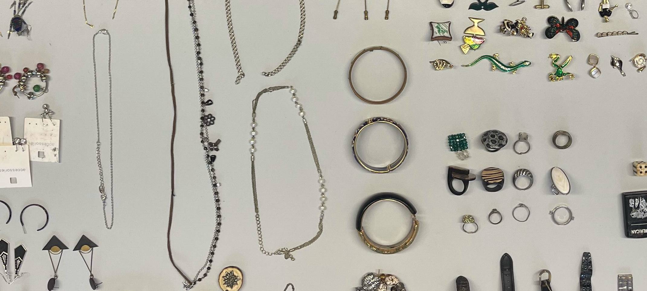 Polizei Euskirchen sucht Besitzer von sichergestelltem Schmuck