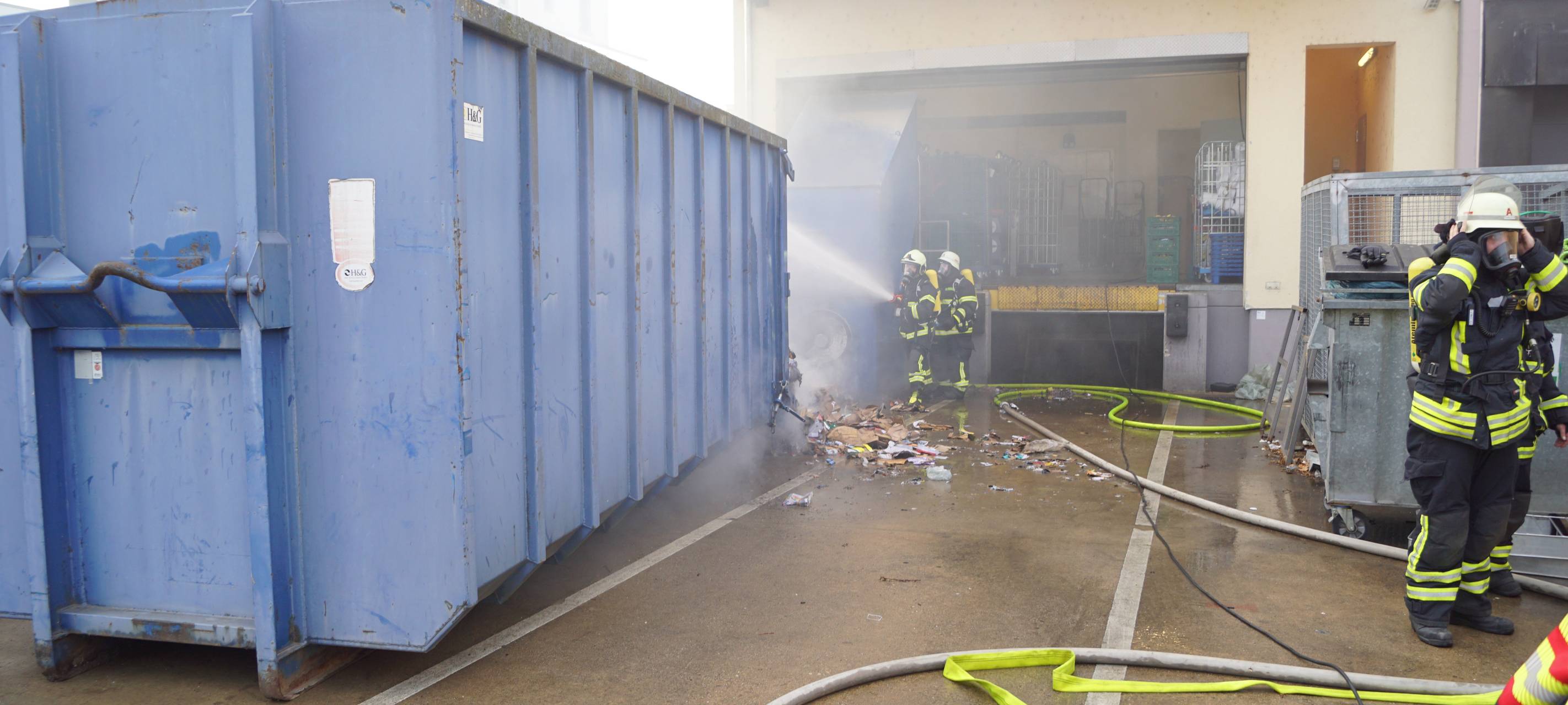 Feuerwehreinsatz an Supermarkt in Zülpich