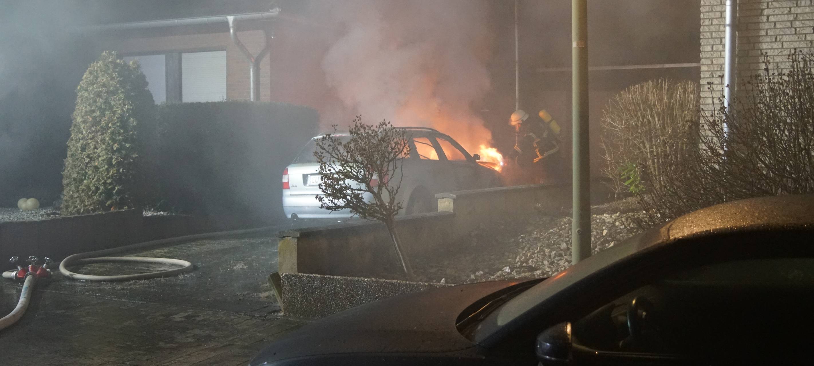 Zülpich: Auto fängt Feuer