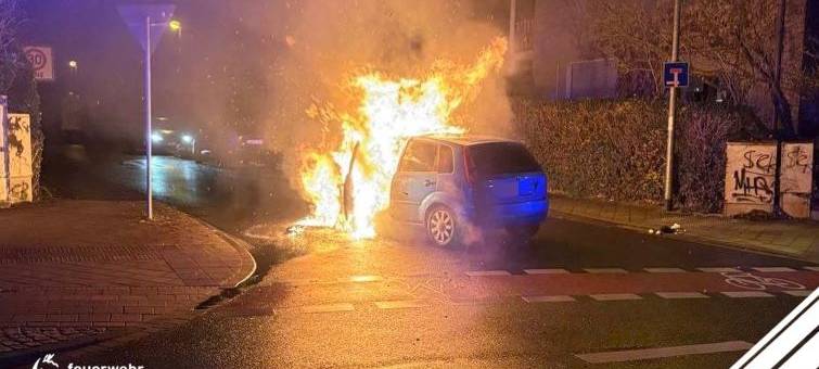 Euskirchen: Auto fängt Feuer