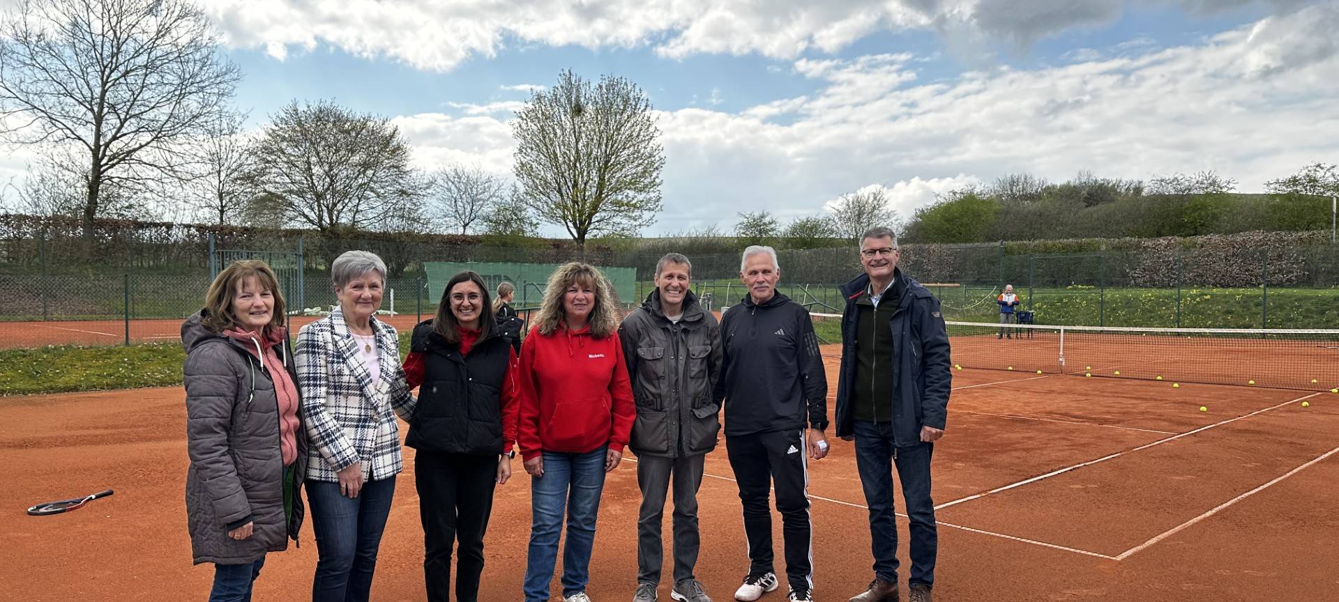 Dahlem: Wiederaufbau Tennisplatz nach der Flut
