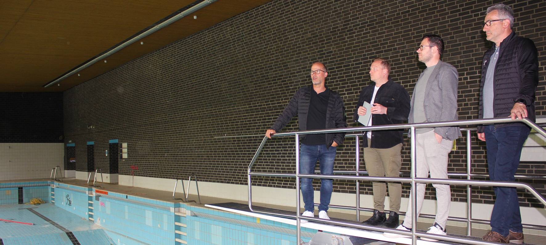 Hallenbad Kall: Abrissarbeiten starten