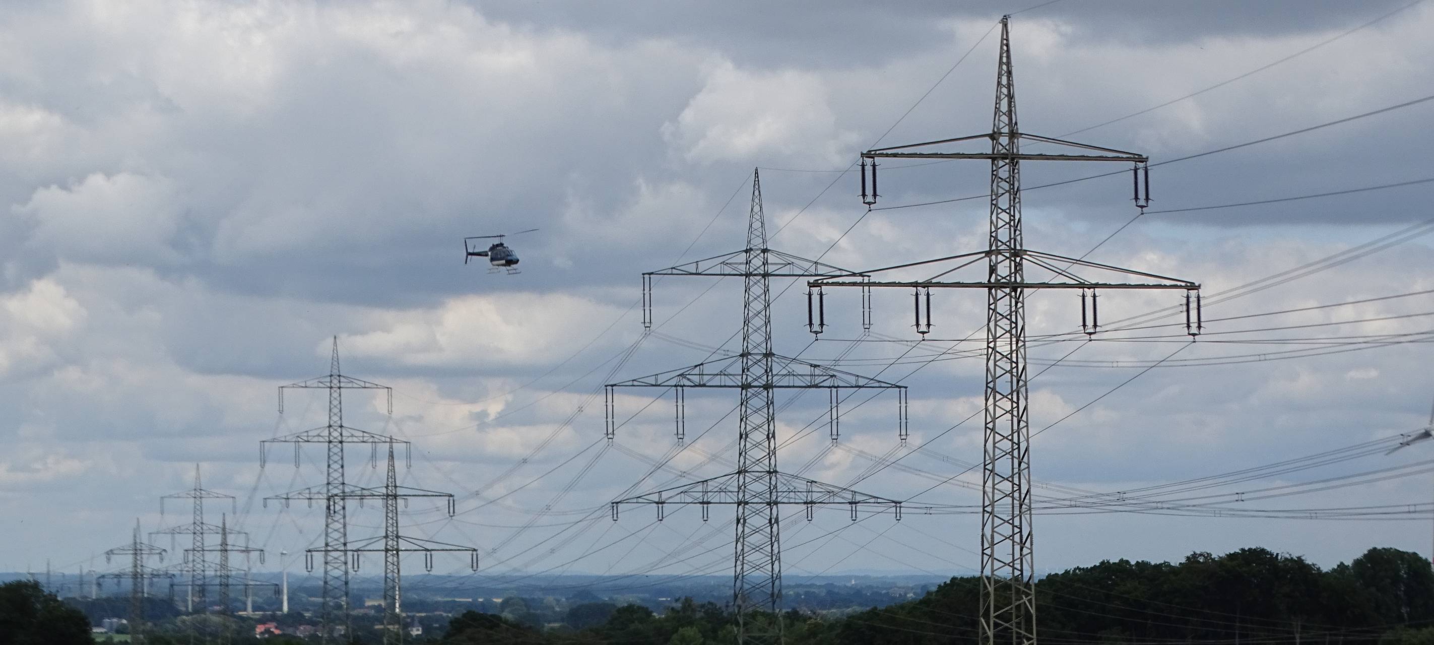 Stromleitungen per Hubschrauber kontrolliert