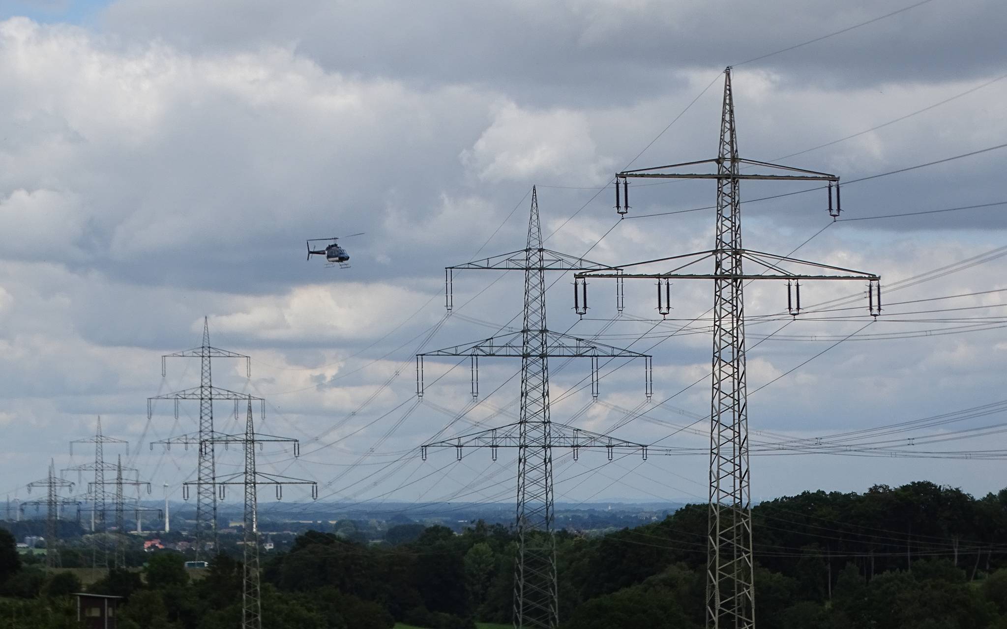 Stromleitungen per Hubschrauber kontrolliert