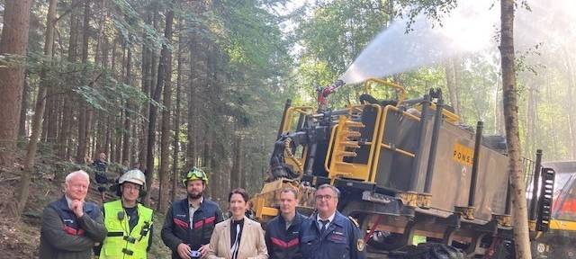 Neues Fahrzeug zur Waldbrandbekämpfung