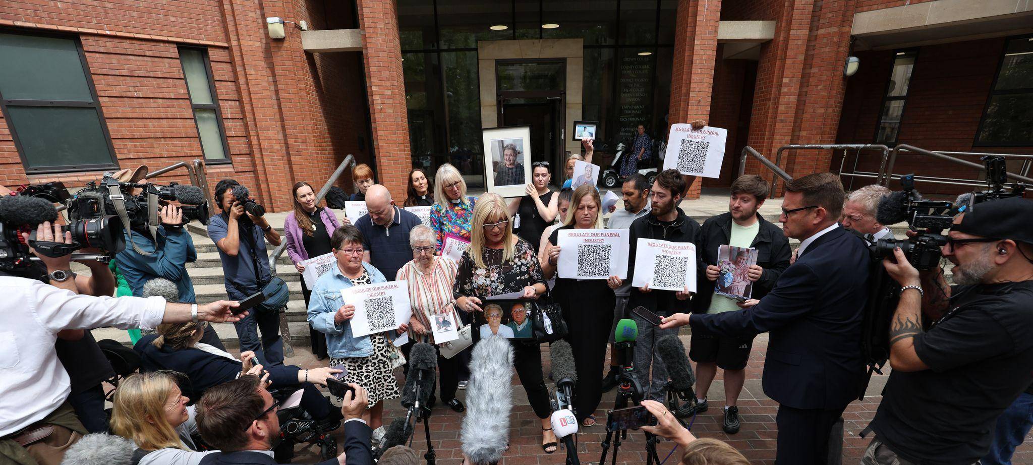 Leichen über Monate gehortet: Haft für Bestatter in England