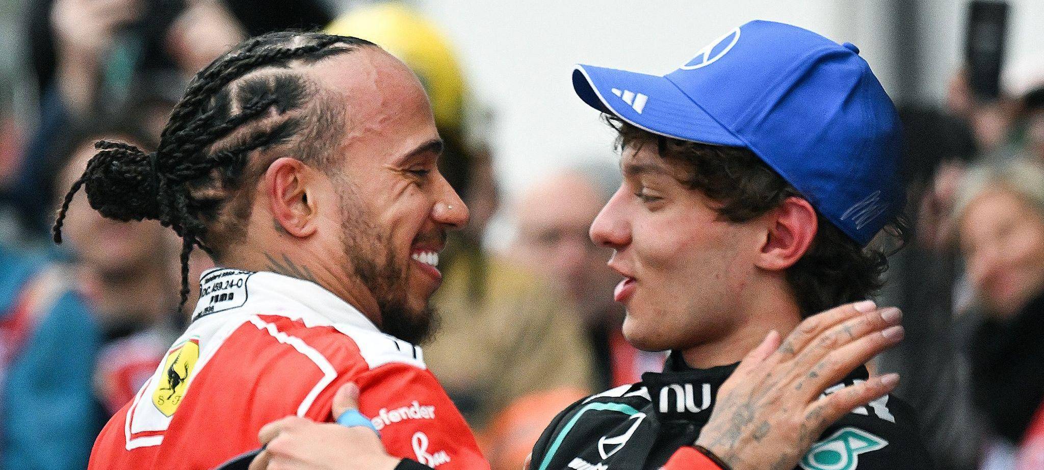 Lewis Hamilton (l) und Kimi Antonelli