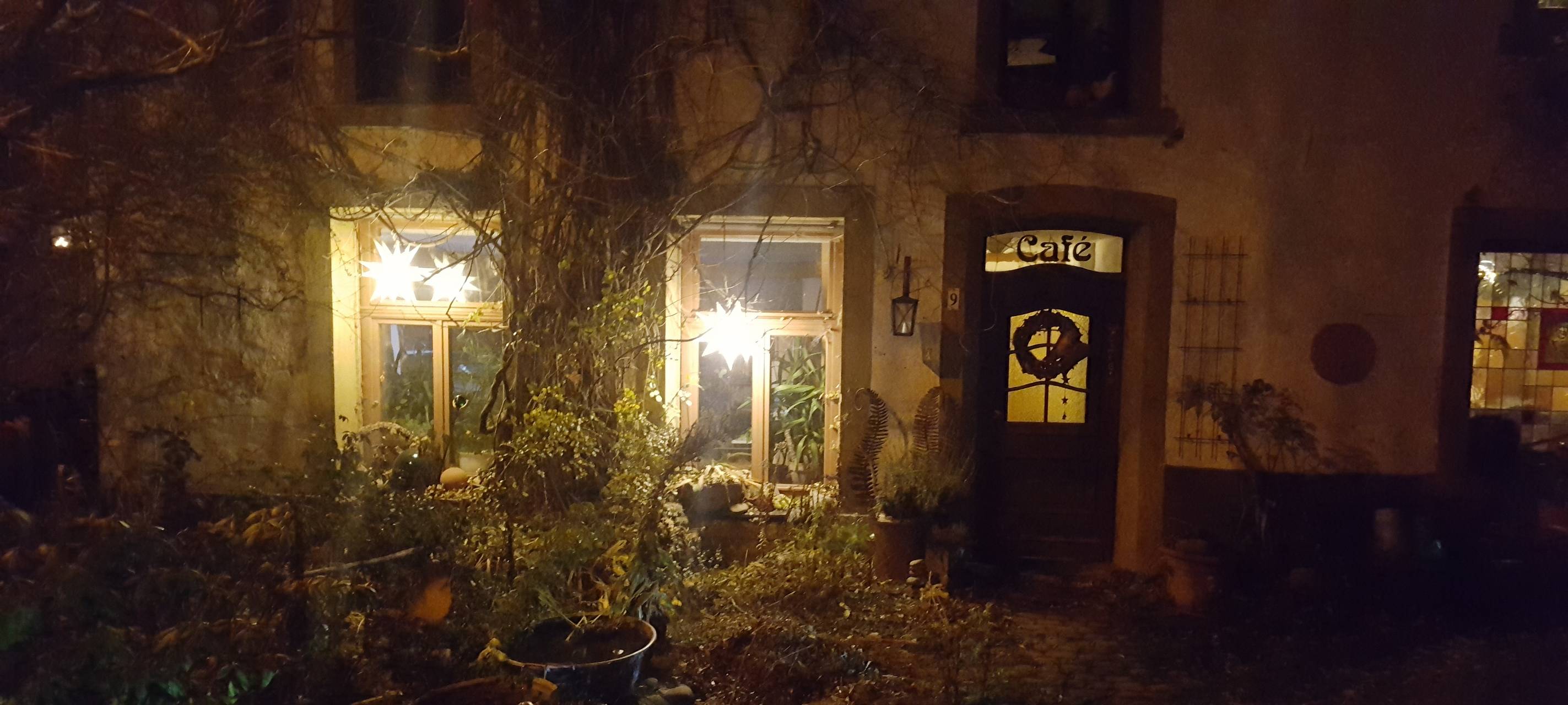 Café Burgliebe auf Burg Reifferscheid wieder geöffnet