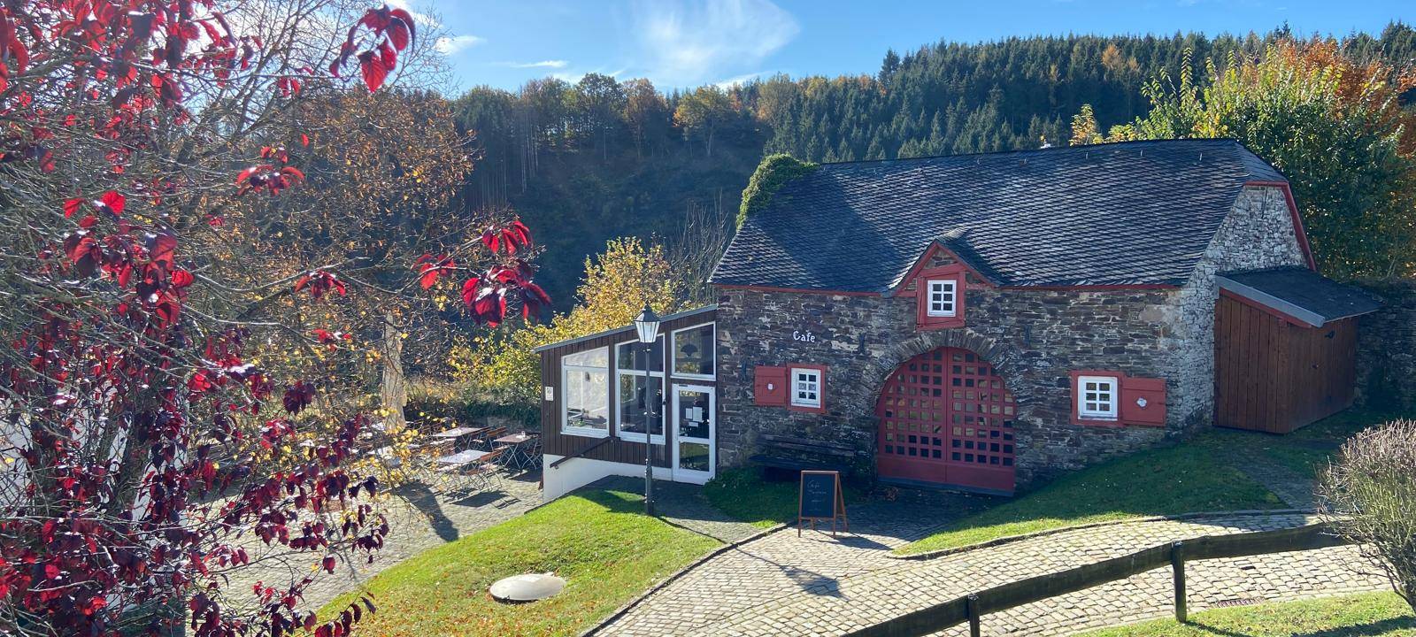 Café Burgliebe auf Burg Reifferscheid wieder geöffnet