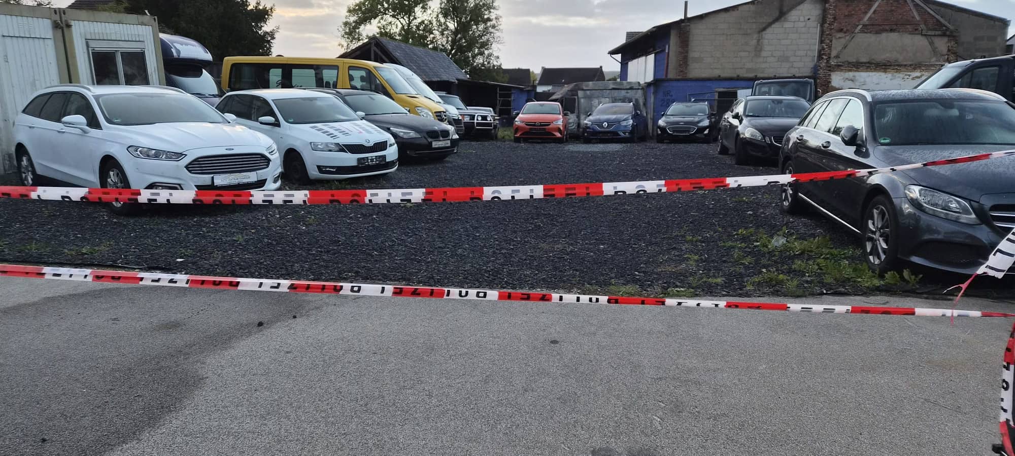 Feuer bei Autohändler in Euenheim