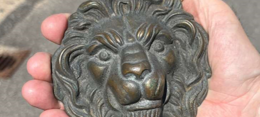 Polizei Euskirchen sucht Besitzer von Friedhofs-Diebesgut